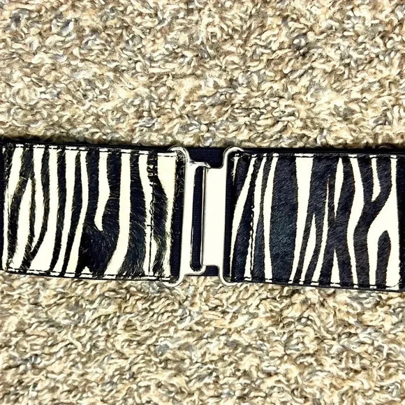Zebra Print leather belt Black and White Silver clasp  black stretch size large - Picture 2 of 9